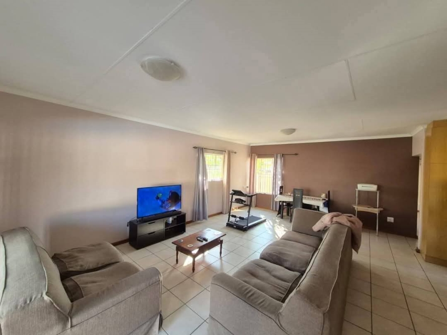 3 Bedroom Property for Sale in Rhodesdene Northern Cape